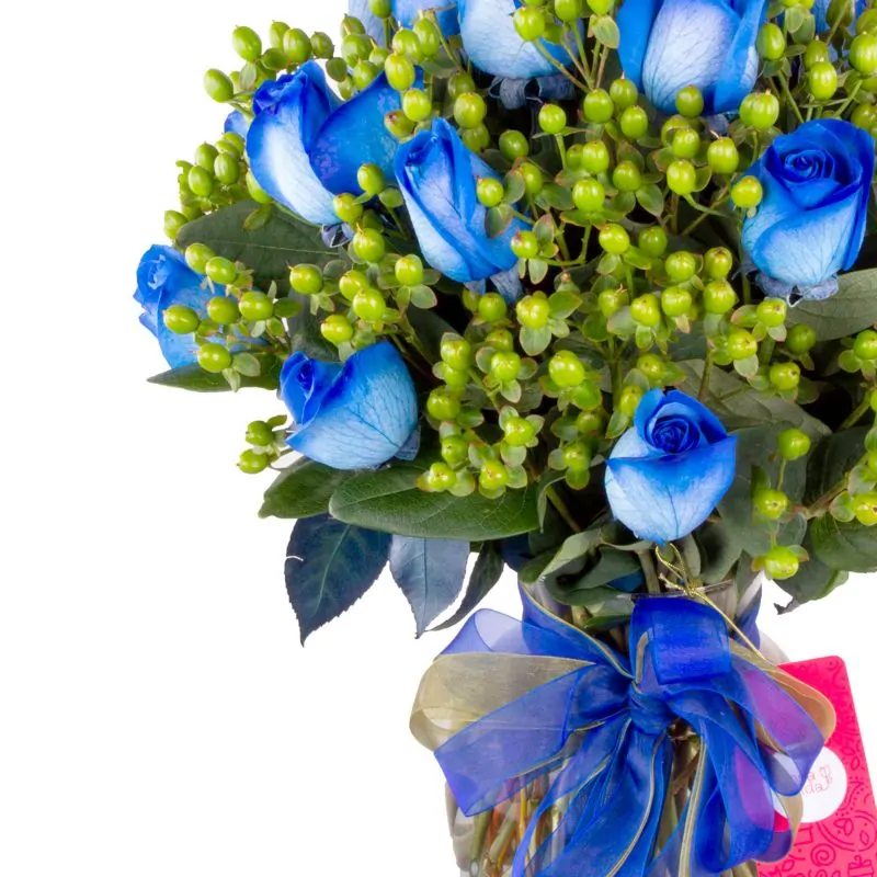 Foto 4 Antonia Azul - Arreglo floral en florero con 24 rosas azules e hypericum verde