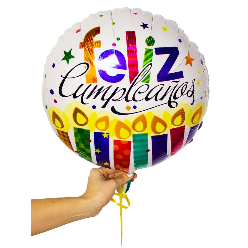 Foto con persona Globo Feliz Cumpleaños Velitas 35 cm - Flores a domicilio Foto con persona Globo Feliz Cumpleaños Velitas 35 cm - Flores a domicilio