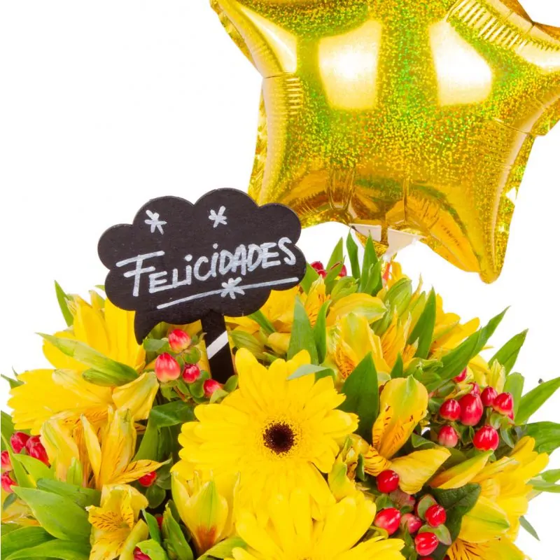 Foto 5 Felicidades Amarillo - Arreglo floral de celebración con globo, gerberas y astromelias amarillas e hypericum rojo