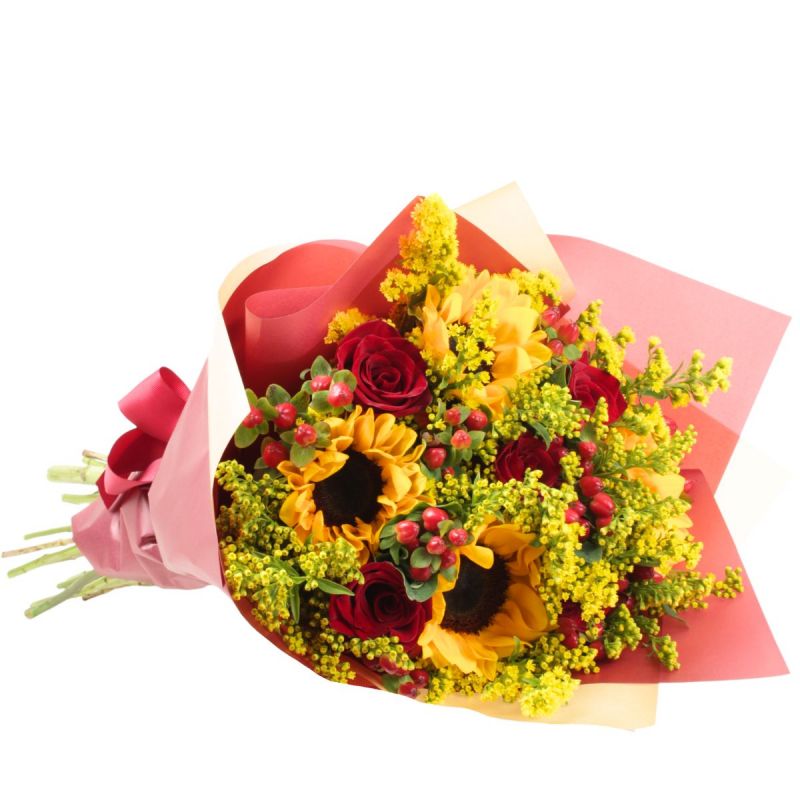 Amanecer en Ramo - Ramo con girasoles, rosas e hypericum Amanecer en Ramo - Ramo con girasoles, rosas e hypericum