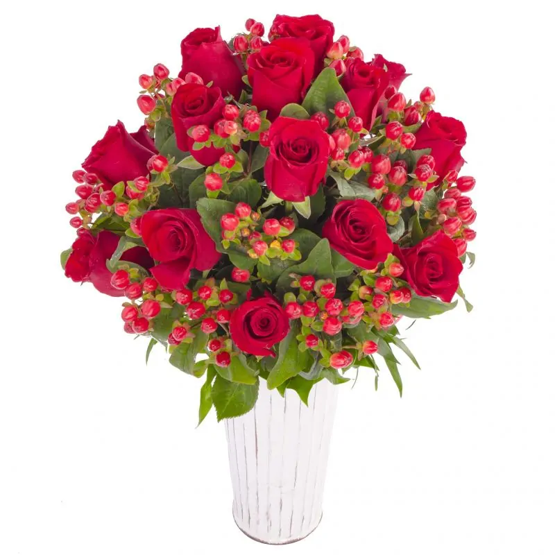Foto 3 Tú y Yo - Arreglo floral con rosas rojas e hypericum rojo