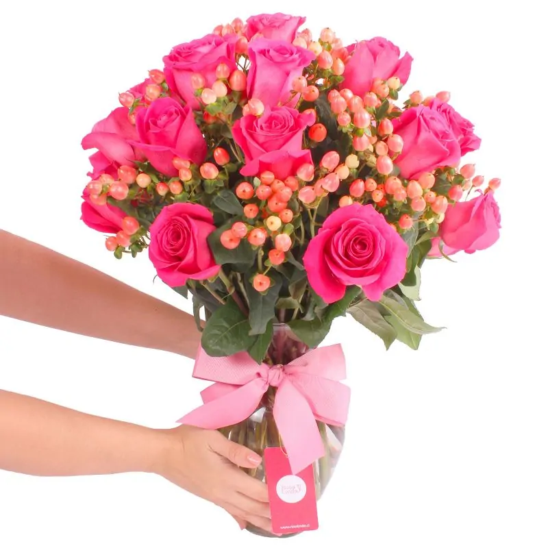 Foto 2 Antonia Fucsia - Arreglo floral en florero con 24 rosas fucsia e hypericum rosado
