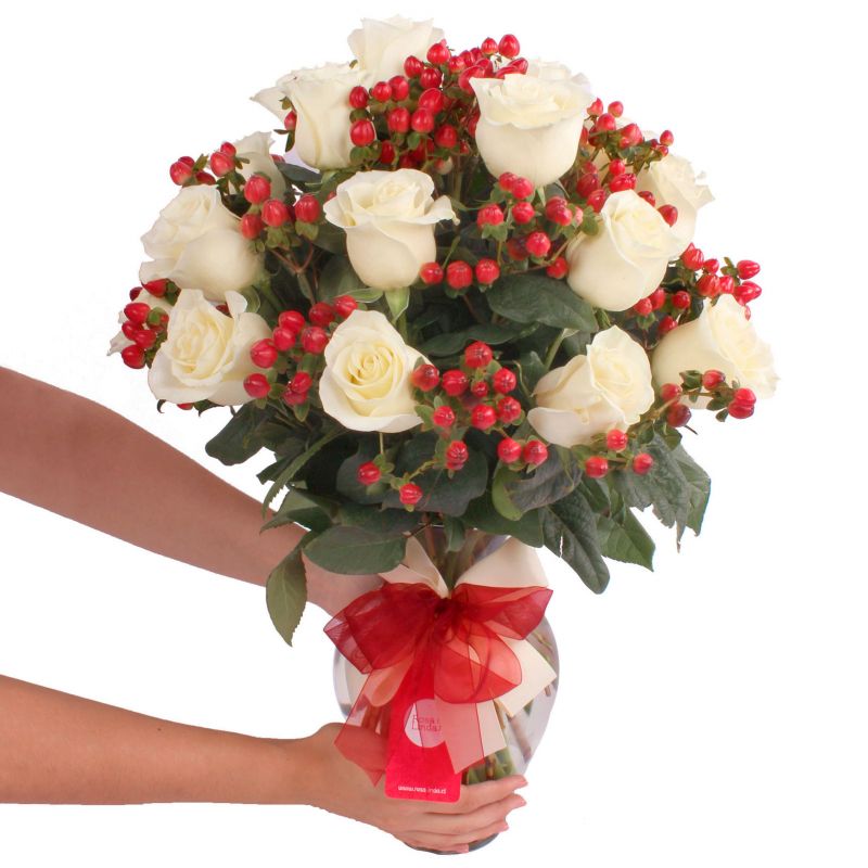 Foto con persona Antonia Blanco 24 rosas - Flores a domicilio Foto con persona Antonia Blanco 24 rosas - Flores a domicilio