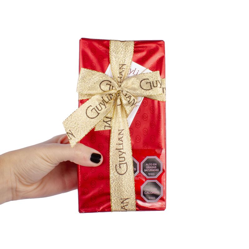 Foto con persona Bombones Guylian truffina Gift 180g - Flores a domicilio Foto con persona Bombones Guylian truffina Gift 180g - Flores a domicilio