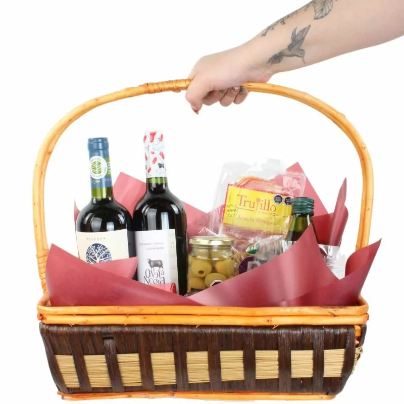 Foto 2 Set de regalo Valle de Colchagua - Canasto de mimbre con vinos y picoteo