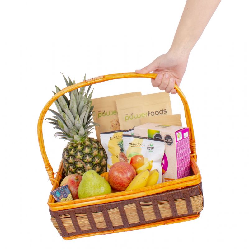 Foto con persona Canasto Healthy Grande - Flores a domicilio Foto con persona Canasto Healthy Grande - Flores a domicilio