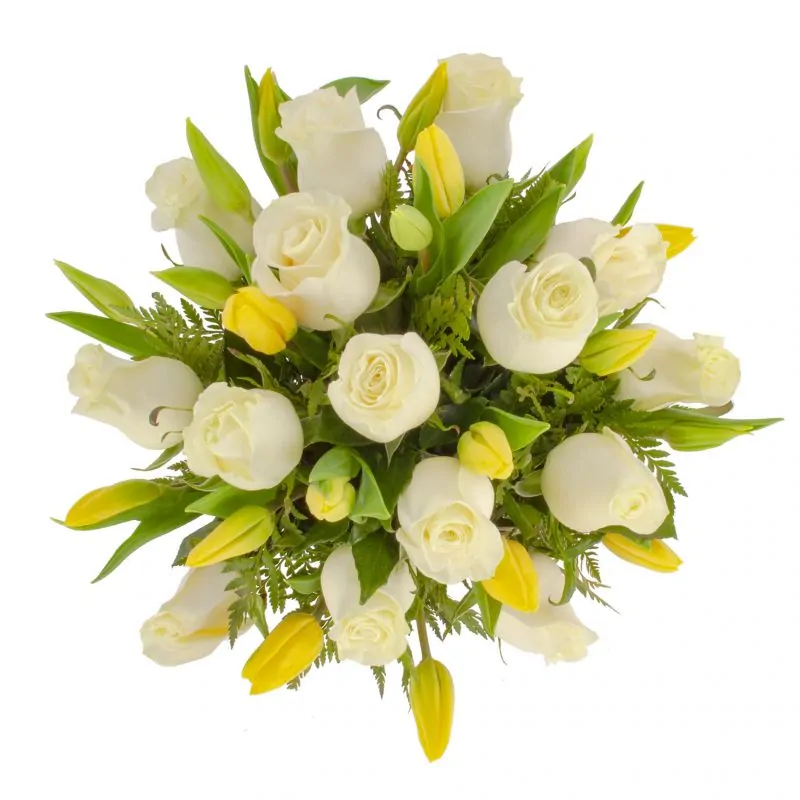 Foto 4 Dominga Rosas blancas y Tulipanes amarillos - Arreglo floral con tulipanes amarillos y rosas blancas