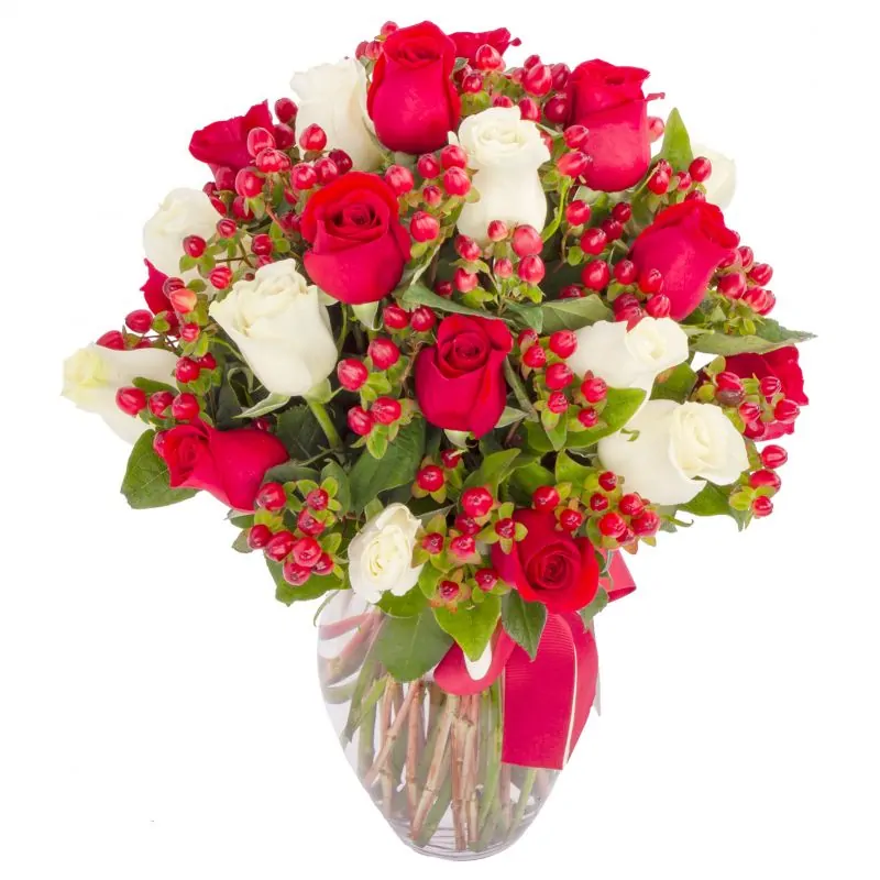 Foto 3 Antonia Blanco-Rojo - Arreglo floral en florero con mix de 24 rosas blancas y rojas, e hypericum rojo