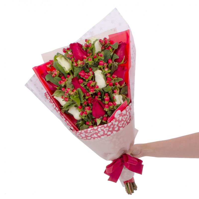 Foto con persona Ramo de Rosas Mix - Flores a domicilio Foto con persona Ramo de Rosas Mix - Flores a domicilio