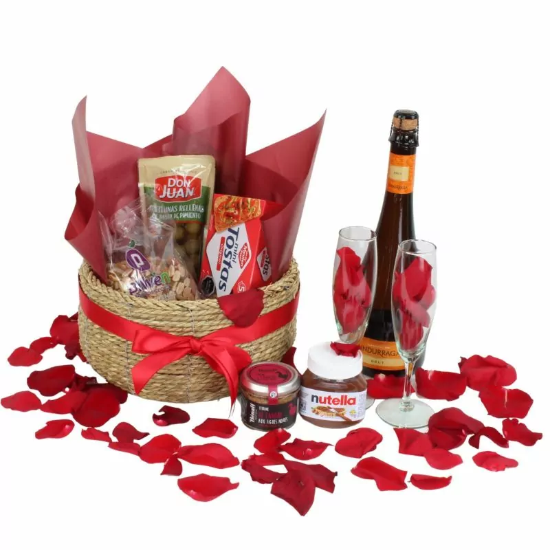 Foto 4 Canasto de amor - Set de regalo en canasto con espumante, copas, picoteo y pétalos de rosa
