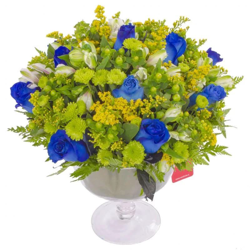 Foto 3 Antonella Azul - Arreglo floral en florero de copa con rosas azules, astromelias blancas, maules verdes y solidago amarillo