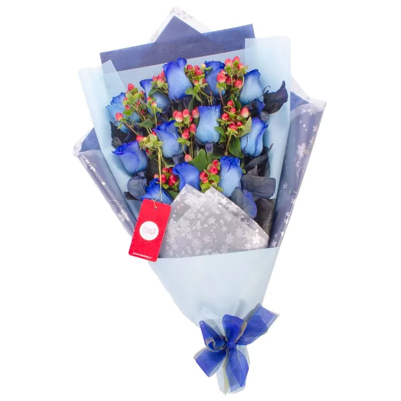 Foto 3 Ramo de Rosas - Ramo extendido con 12 rosas azules e hypericum rojo
