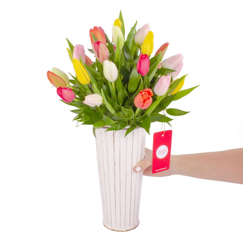 Foto con persona Suspiro de Tulipanes - Flores a domicilio Foto con persona Suspiro de Tulipanes - Flores a domicilio