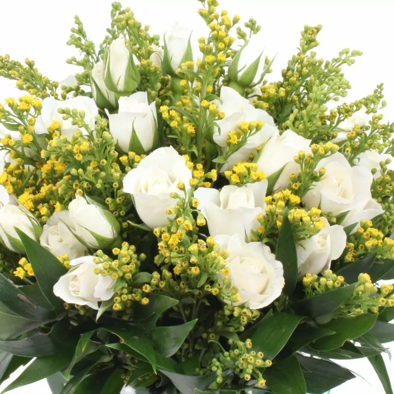 Foto 5 Alicia Blanco - Arreglo floral con minirosas blancas y solidago amarillo