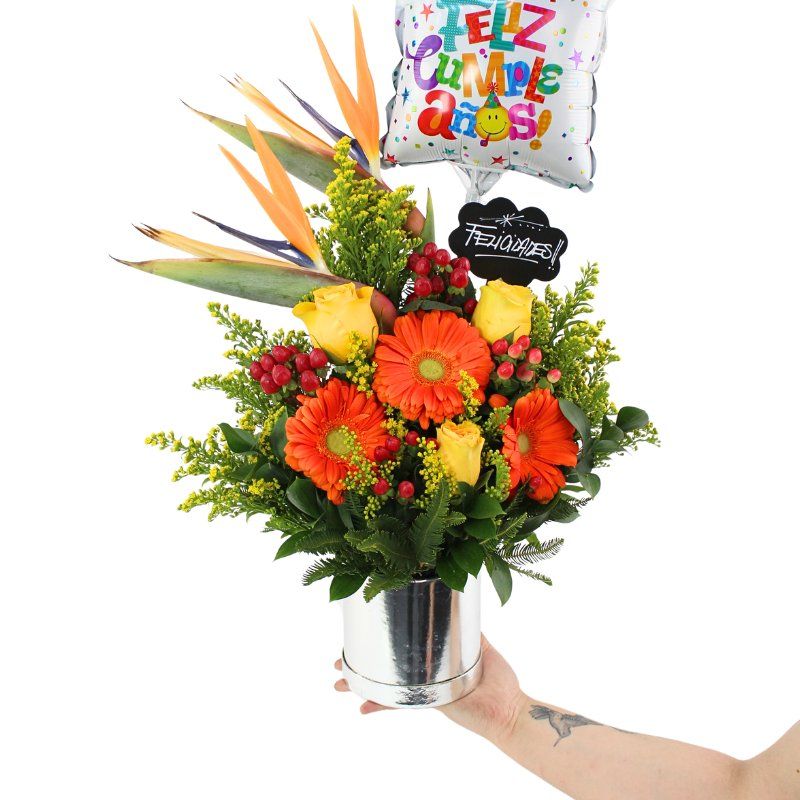 Foto con persona Cumpleaños Mágico Rosas Amarillo - Flores a domicilio Foto con persona Cumpleaños Mágico Rosas Amarillo - Flores a domicilio