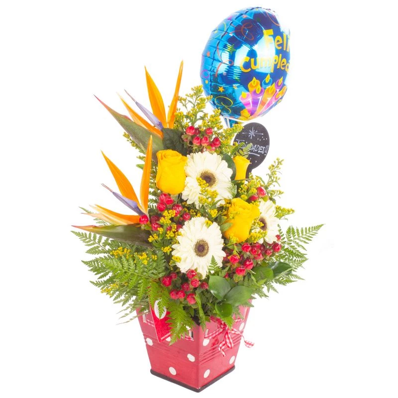 Foto 4 Cumpleaños Mágico Rosas Amarillas - Arreglo floral de cumpleaños con globo, pizarra, rosas amarillas, gerberas y aves del paraíso