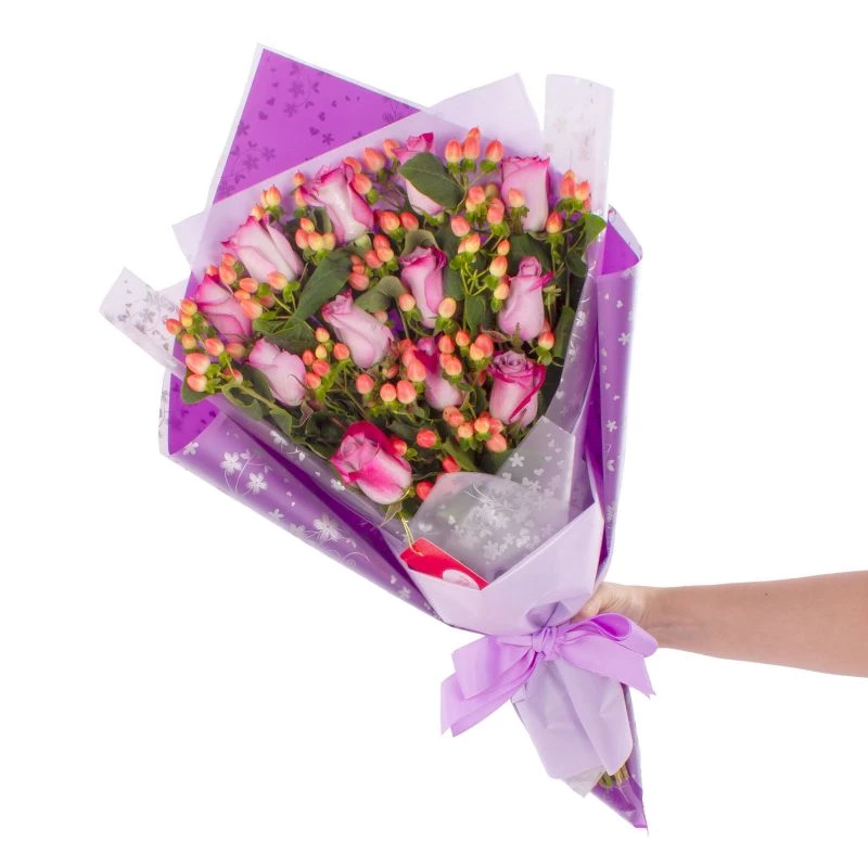 Foto 2 Ramo de rosas - Ramo extendido con 12 rosas lila e hypericum