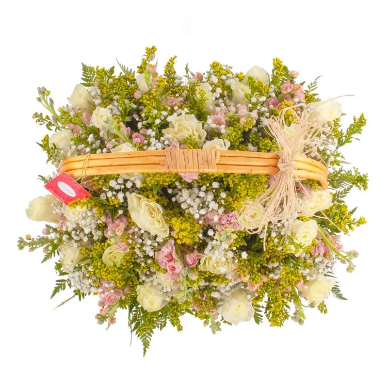 Foto 4 Elizabeth - Arreglo floral en canasto de mimbre con rosas blancas, alelíes rosados y solidago