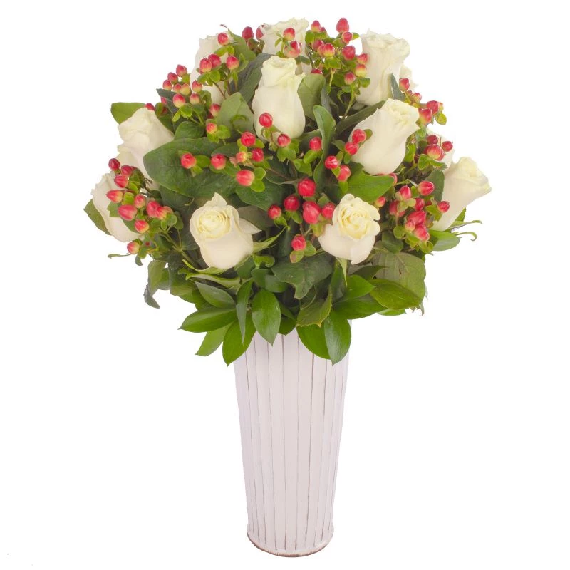 Foto 4 Tú y Yo blanco - Arreglo floral con rosas blancas e hypericum rojo