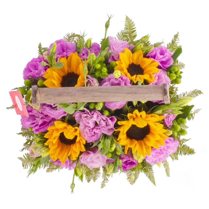 Foto 4 Cristina Lila - Arreglo floral en canasto de madera con girasoles, lisianthus lilas e hypericum