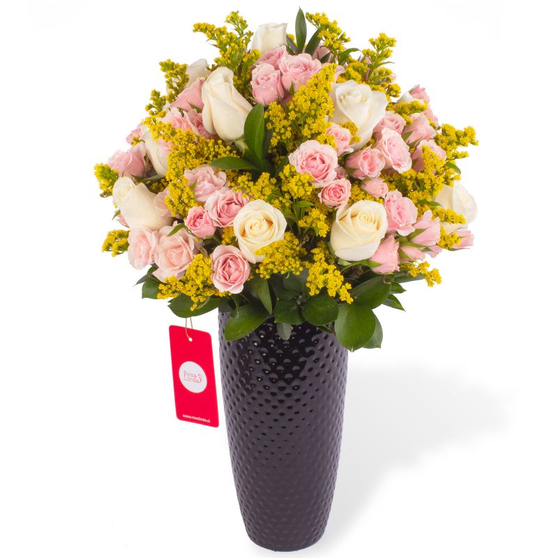 Julia en columna - Rosas blancas, minirosas rosadas Julia en columna - Rosas blancas, minirosas rosadas