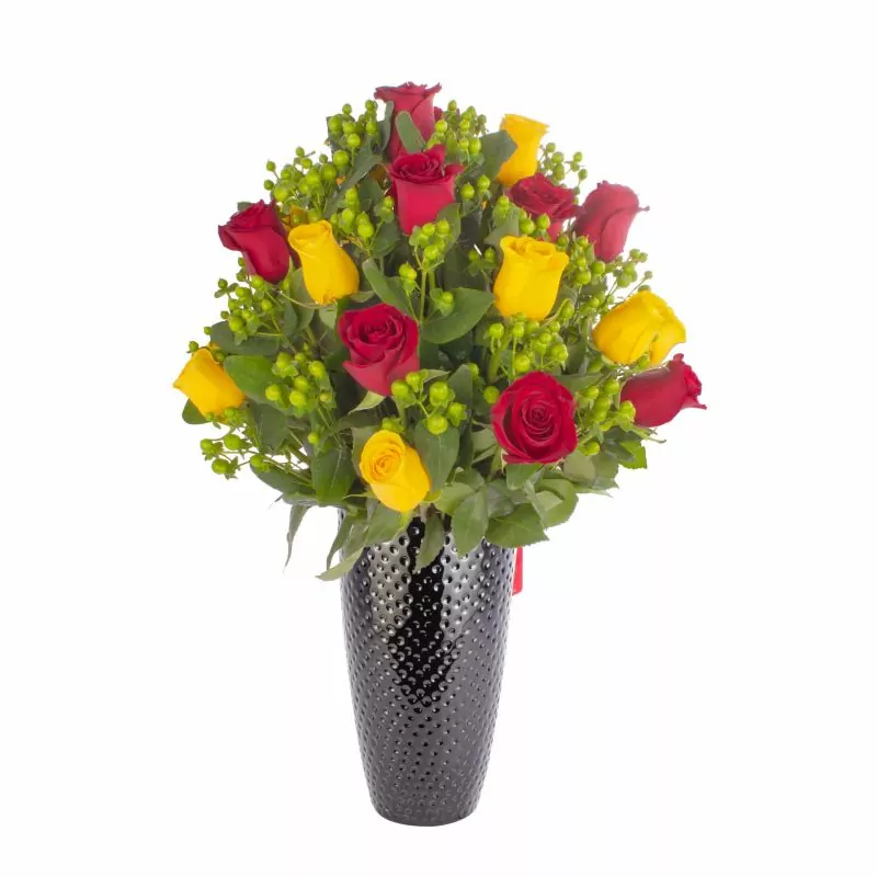 Foto 3 Love Mix Rojo/Amarillo - Arreglo floral con 24 rosas rojas y amarillas, e hypericum verde