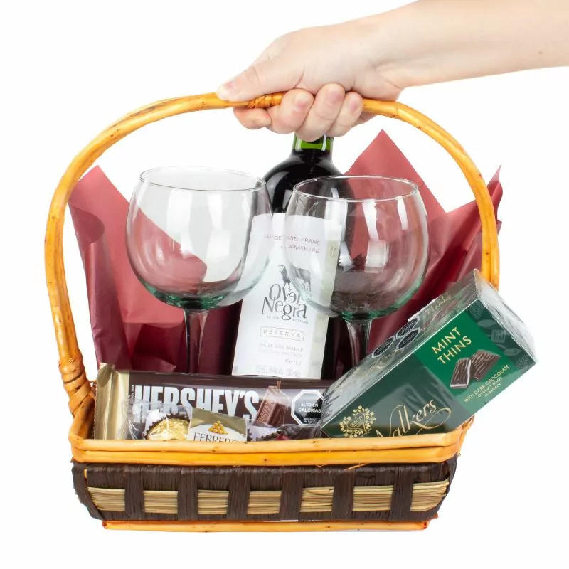 Foto 3 Set de Regalo Buena Compañía - Canasto de regalo con vino y chocolates
