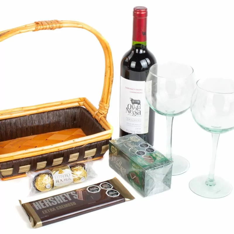 Foto 5 Set de Regalo Buena Compañía - Canasto de regalo con vino y chocolates