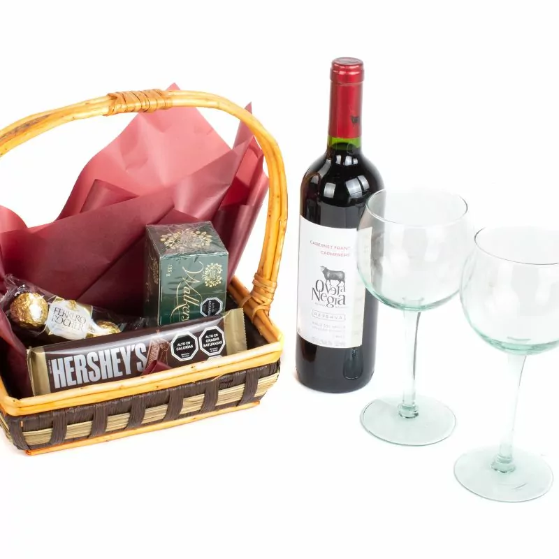 Foto 4 Set de Regalo Buena Compañía - Canasto de regalo con vino y chocolates