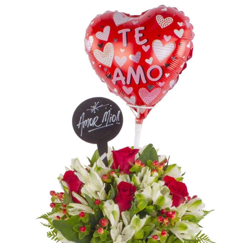 Foto 3 Cupido - Arreglo floral con rosas rojas, astromelias blancas e hypericum, globo te amo y pizarra de mensaje