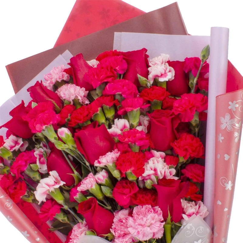 Foto 5 Ramo de Miniclaveles - Ramo de flores extendido con miniclaveles y rosas rojas