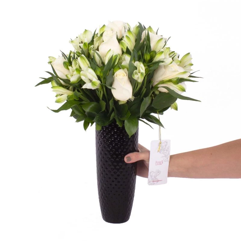 Foto 2 Amor Blanco en cerámica - Arreglo floral con rosas blancas y astromelias