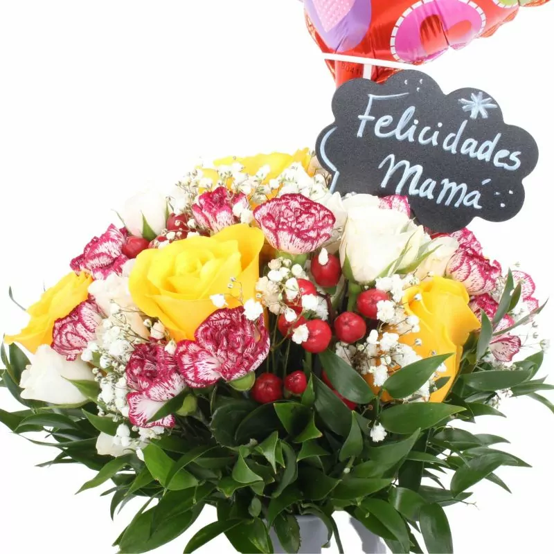 Foto 5 Felicidades mamá - Florero para mamá con rosas amarillas, hypericum rojo y miniclaveles