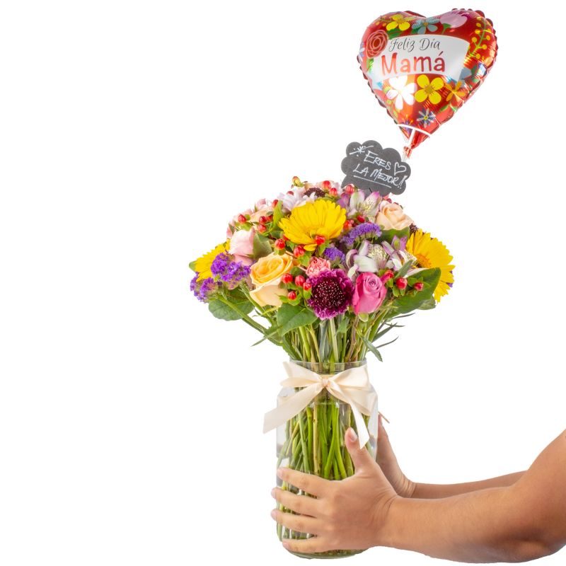 Foto con persona Selección para mamá - Flores a domicilio Foto con persona Selección para mamá - Flores a domicilio