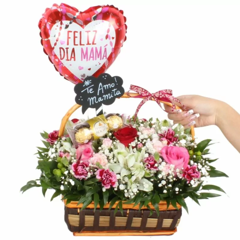 Foto 2 Canasto para mamá - Arreglo floral con rosas, miniclaveles, astromelias, chocolates, globo y pizarra