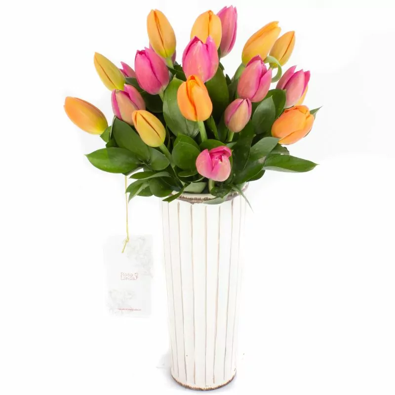 Foto 4 Jardín de Tulipanes - Arreglo floral con mix de tulipanes naranja y fucsia
