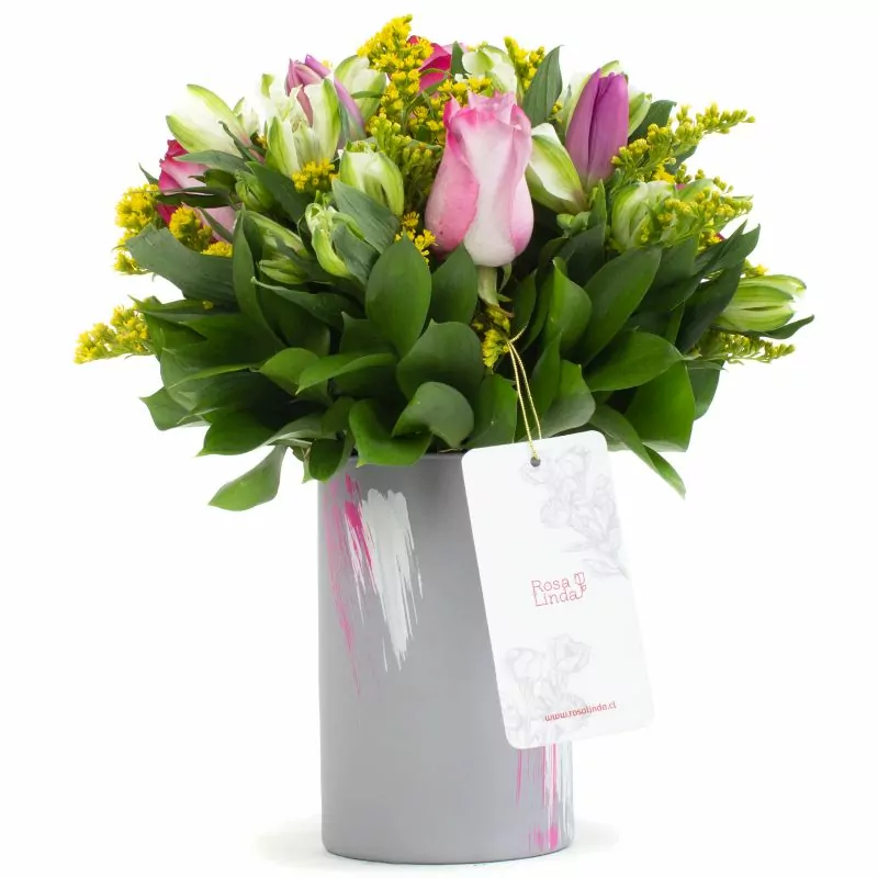 Foto 4 Besos de Dalí Lila - Florero gris con rosas, tulipanes y astromelias