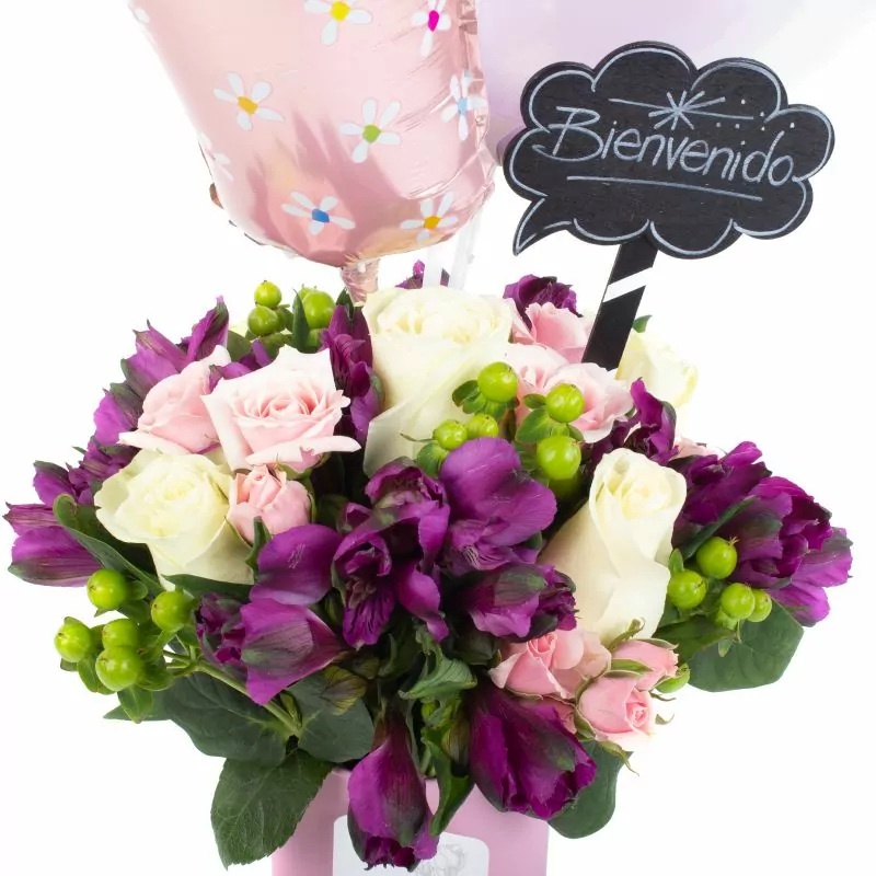 Foto 5 Bienvenida bebé - Arreglo floral con globos, rosas y astromelias