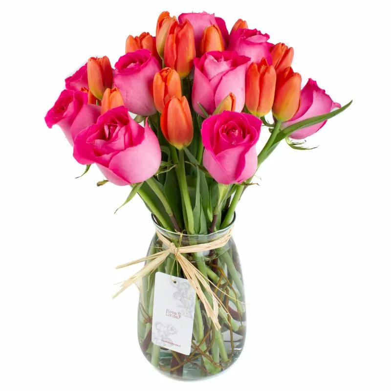 Foto 3 Elena Fucsia - Arreglo floral con rosas fucsias y tulipanes naranjos