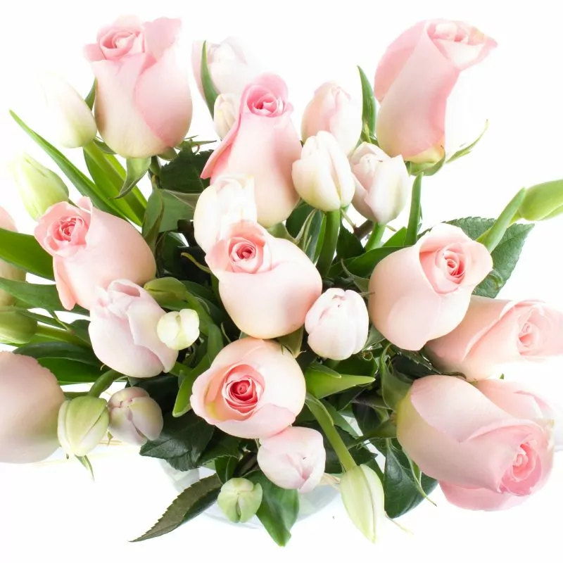 Foto 4 Elena Rosado Blanco - Florero transparente con rosas ecuatorianas y tulipanes
