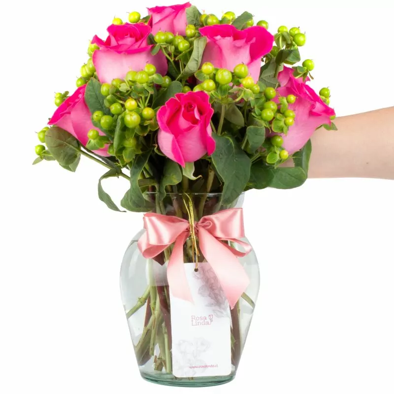 Foto 2 Pequeña Antonia Fucsia - Florero transparente con 9 rosas e hypericum