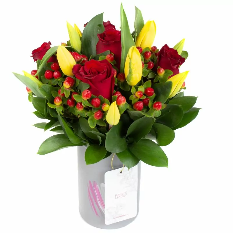 Foto 4 Pequeña Isidora Rojo Amarillo - Florero gris con rosas, tulipanes e hypericum