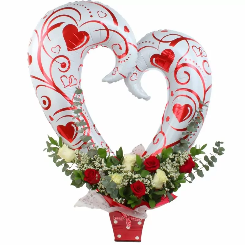 Arreglo floral Globo corazón - Globo corazón, rosas rojas y blancas en base de cerámica roja