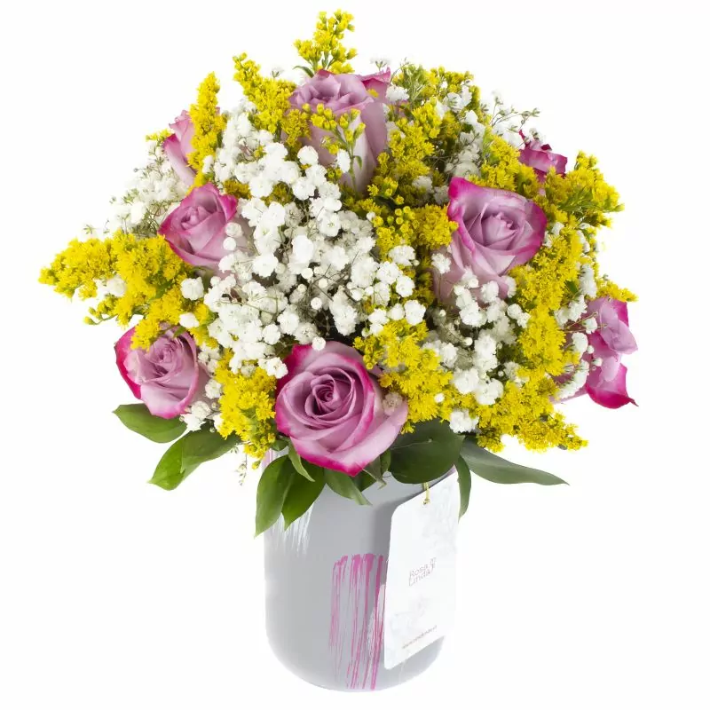 Clarita Lila - Arreglo floral con rosas lila, gypsophila y solidago.