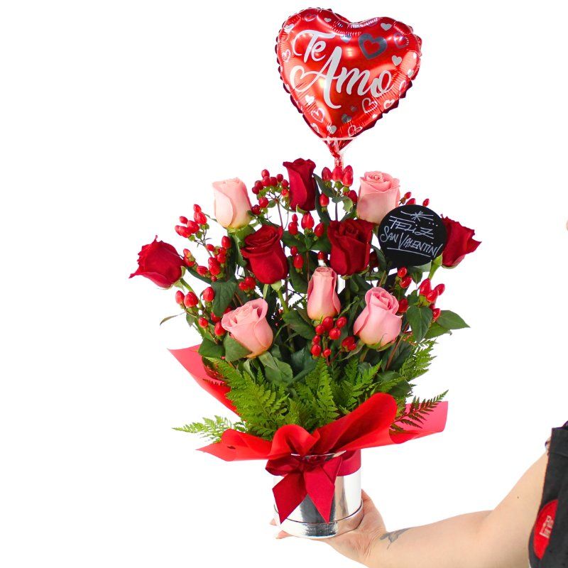 Foto con persona San Valentín mix Rosado Rojo - Flores a domicilio Foto con persona San Valentín mix Rosado Rojo - Flores a domicilio