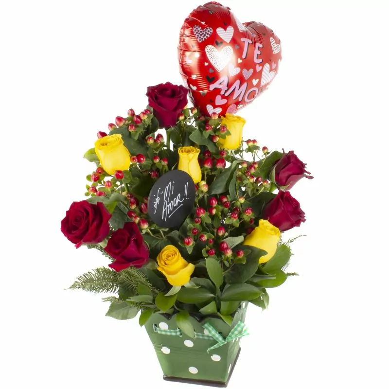 Foto 3 San valentín mix amarillo y rojo - Arreglo floral con rosas ecuatorianas, hypericum y globo Te amo