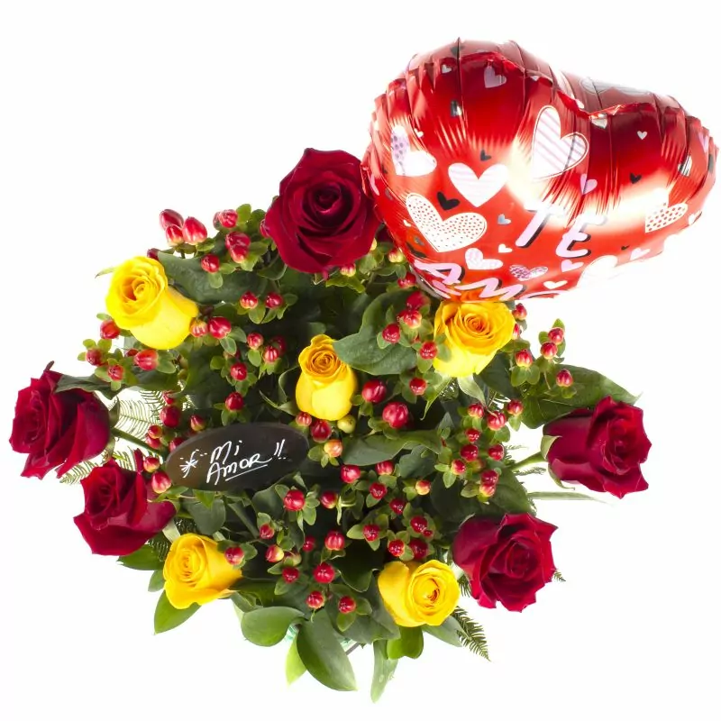 Foto 2 San valentín mix amarillo y rojo - Arreglo floral con rosas ecuatorianas, hypericum y globo Te amo