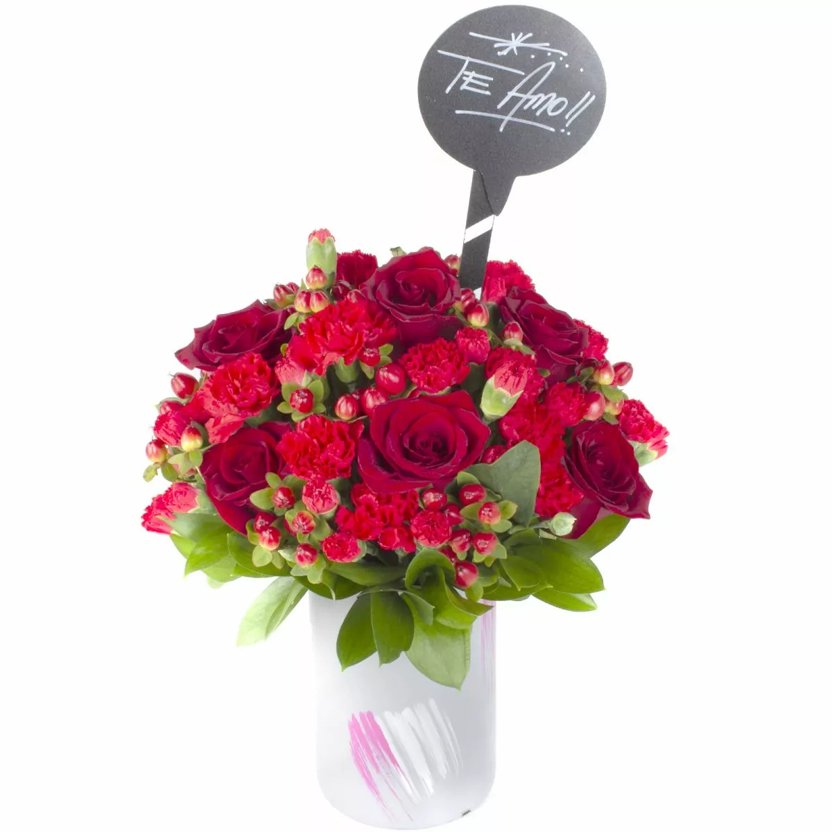 Foto principal Romance - Florero con rosas rojas, hypericum, miniclaveles y pizarra