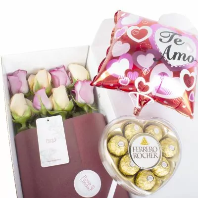 Pack FlowerBox Rosalinda - Caja con 8 rosas mix lila y blanco, Ferrero Rocher corazón 100g y globo Te amo