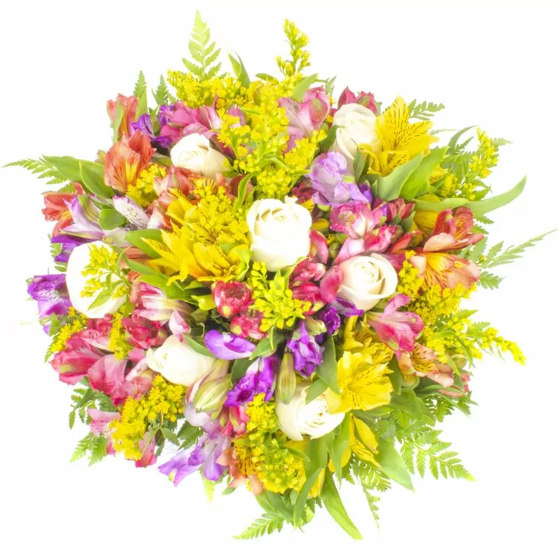 Foto 3 Ángel Blanco en canasto - Arreglo floral con rosas ecuatorianas blancas, solidago y astromelias de colores